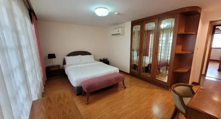 For rent 2 bedrooms condo in Watthana, Bangkok