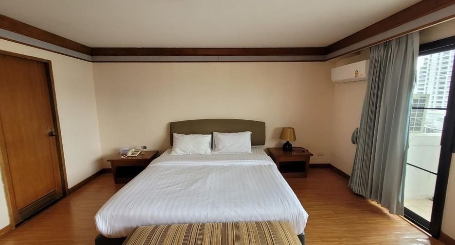 For rent 2 bedrooms condo in Watthana, Bangkok