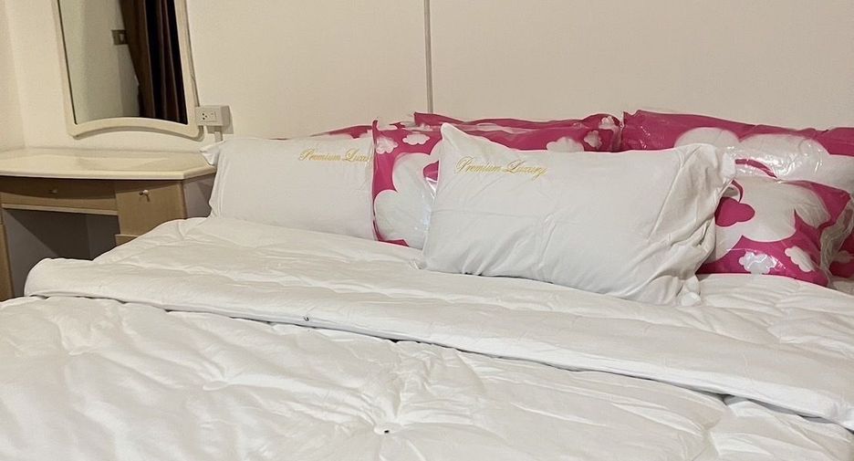 For rent 3 bedrooms condo in Watthana, Bangkok