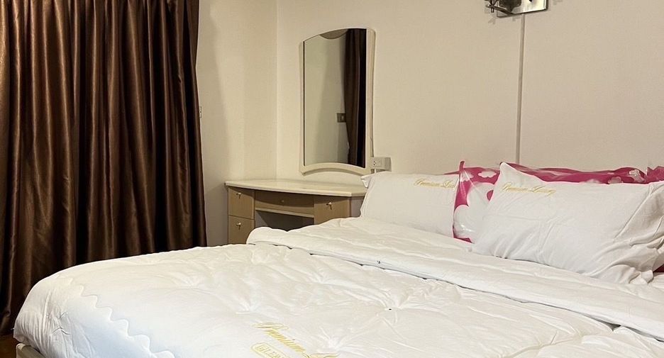 For rent 3 bedrooms condo in Watthana, Bangkok