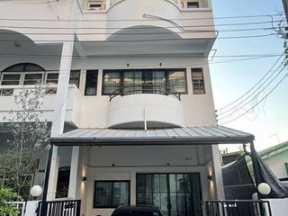 Haus zur Miete mit 3 Zimmer in Chatuchak, Bangkok