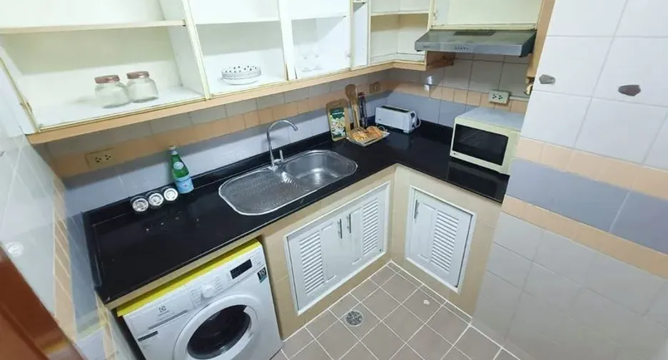 Condo en alquiler de 3 habitaciones en Yan Nawa, Bangkok