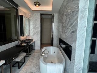 For rent 3 bedrooms condo in Khlong San, Bangkok