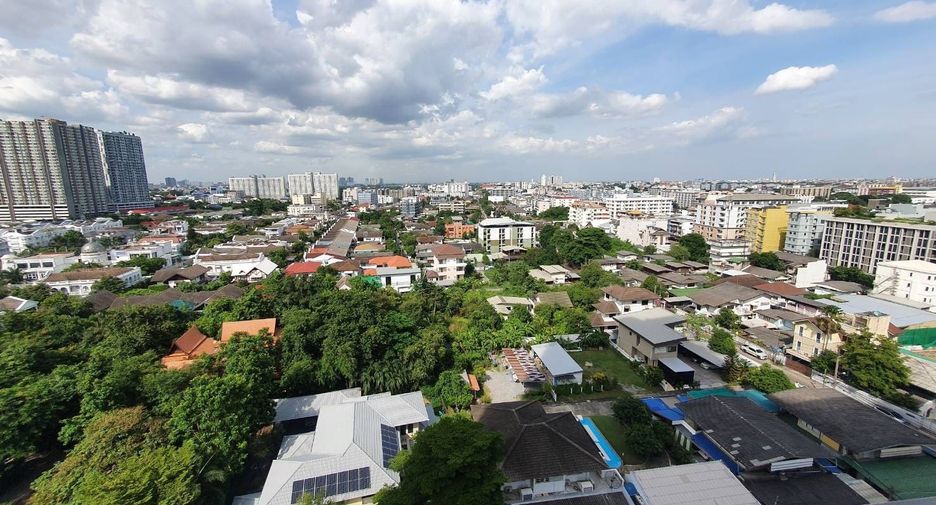 For rent 2 bedrooms condo in Phra Khanong, Bangkok