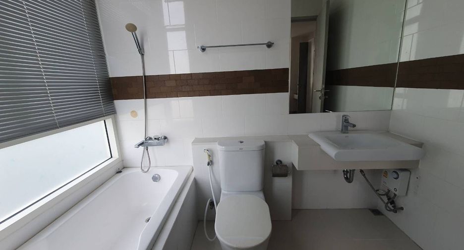 For rent 2 bedrooms condo in Phra Khanong, Bangkok