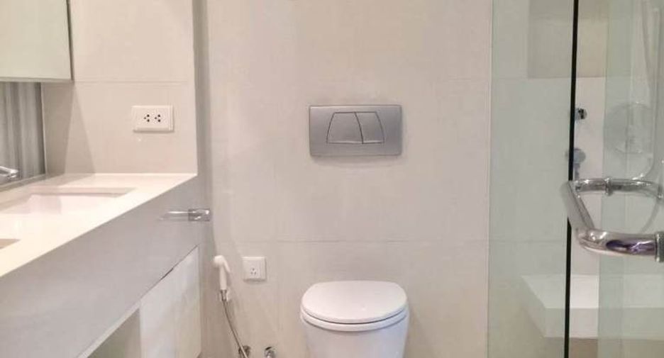 For rent 2 bedrooms condo in Khlong Toei, Bangkok