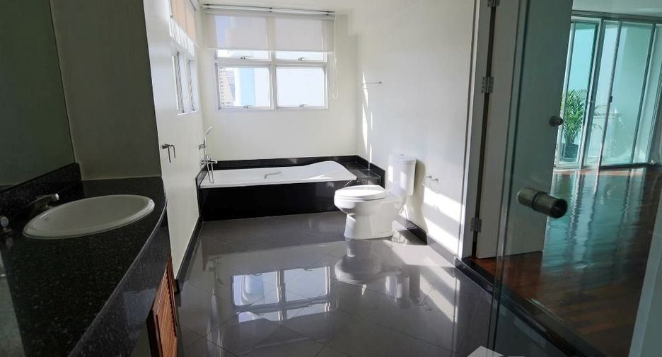 Condo en alquiler de 3 habitaciones en Sathon, Bangkok