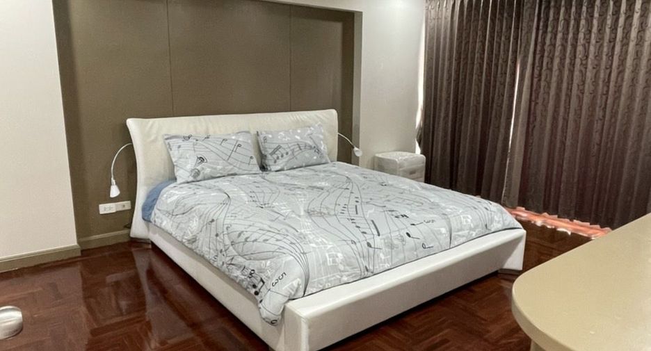 For rent 2 bedrooms condo in Yan Nawa, Bangkok
