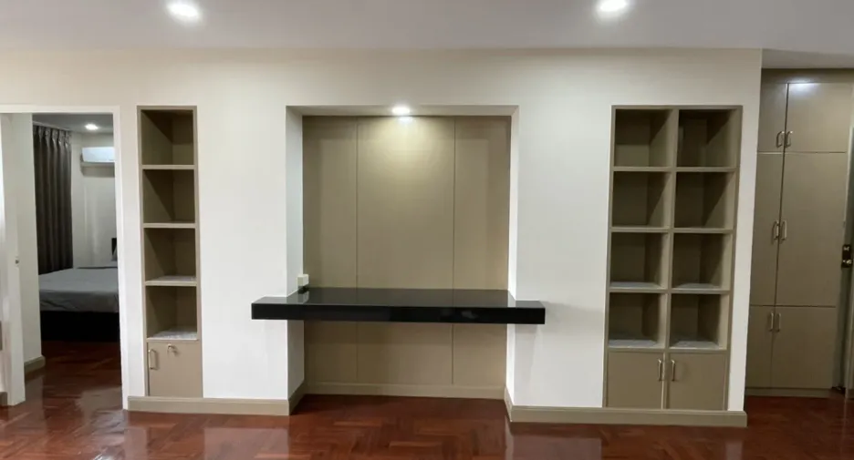 For rent 2 bedrooms condo in Yan Nawa, Bangkok