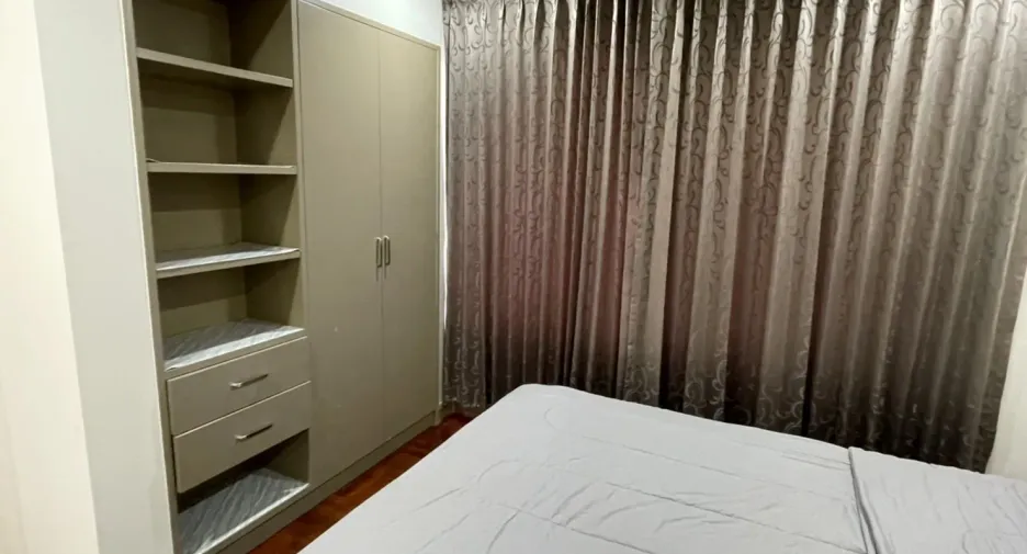 For rent 2 bedrooms condo in Yan Nawa, Bangkok