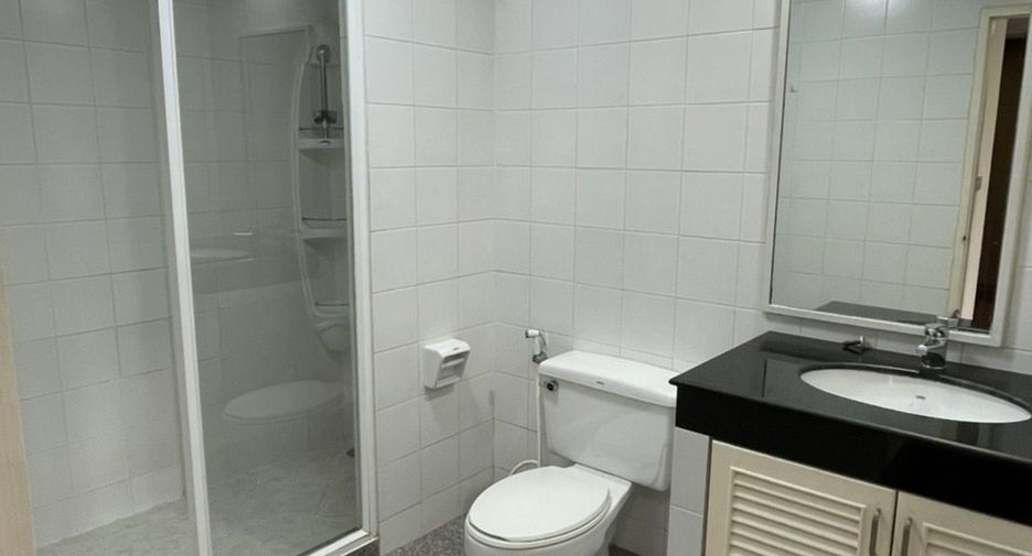 For rent 2 ベッドルーム condo in Yan Nawa, Bangkok