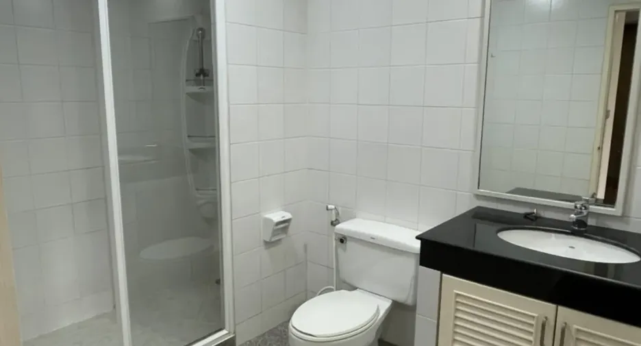 For rent 2 bedrooms condo in Yan Nawa, Bangkok