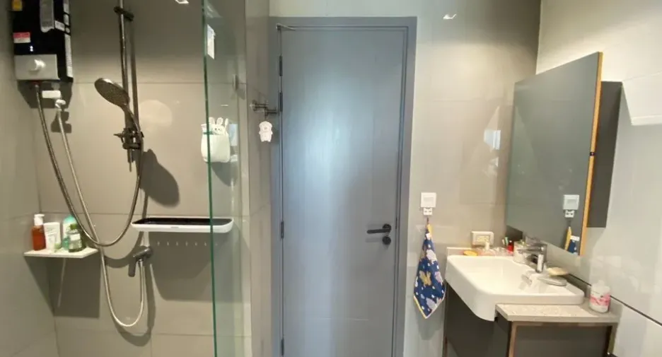 For rent 2 bedrooms condo in Bang Rak, Bangkok