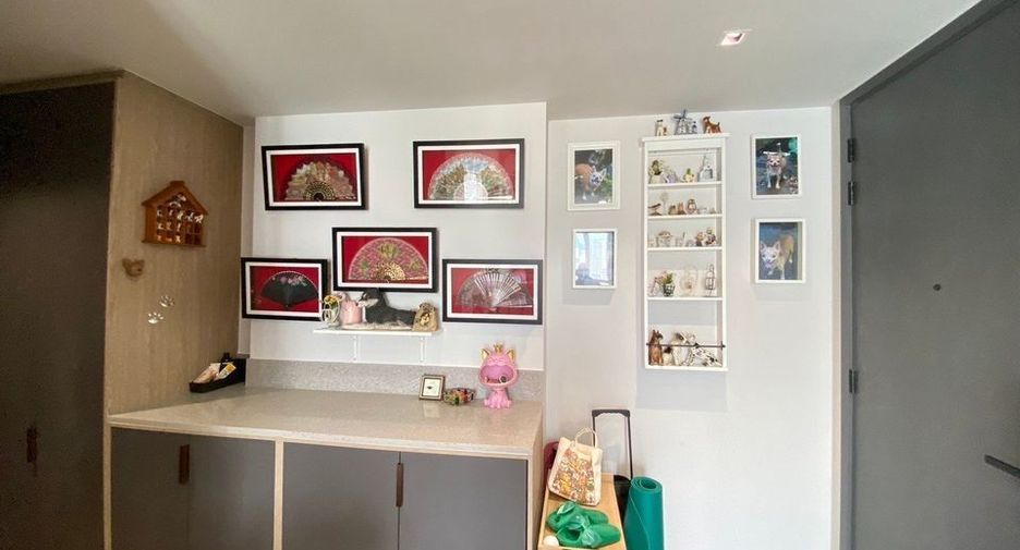 For rent 2 bedrooms condo in Bang Rak, Bangkok