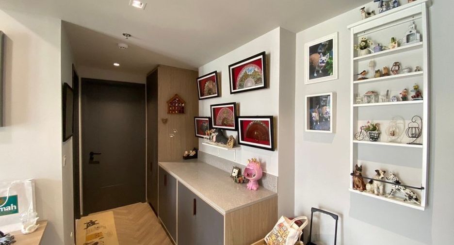 For rent 2 bedrooms condo in Bang Rak, Bangkok