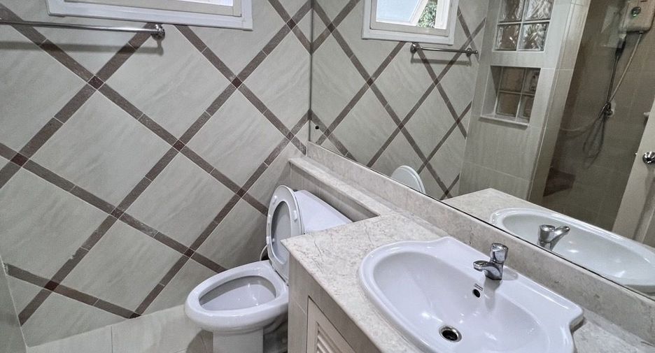 Haus zur Miete mit 4 Zimmer in Mueang Samut Prakan, Samut Prakan