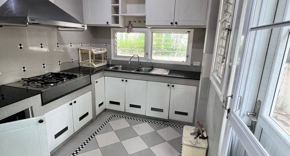 Haus zur Miete mit 4 Zimmer in Mueang Samut Prakan, Samut Prakan