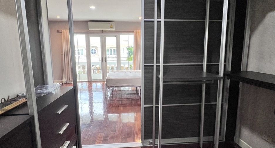Haus zur Miete mit 4 Zimmer in Mueang Samut Prakan, Samut Prakan