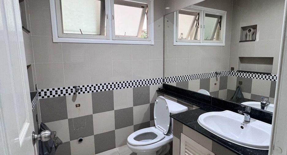 Haus zur Miete mit 4 Zimmer in Mueang Samut Prakan, Samut Prakan