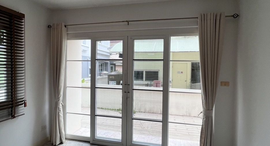 Haus zur Miete mit 4 Zimmer in Mueang Samut Prakan, Samut Prakan