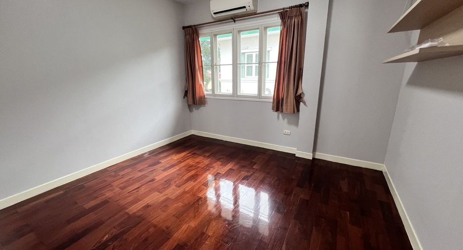 Haus zur Miete mit 4 Zimmer in Mueang Samut Prakan, Samut Prakan