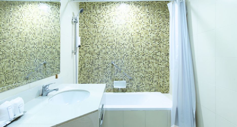 For rent 3 bedrooms apartment in Bang Na, Bangkok
