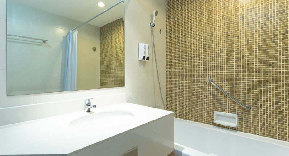 For rent 3 bedrooms apartment in Bang Na, Bangkok