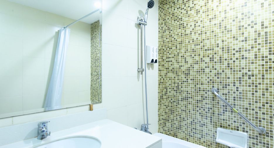 For rent 3 bedrooms apartment in Bang Na, Bangkok