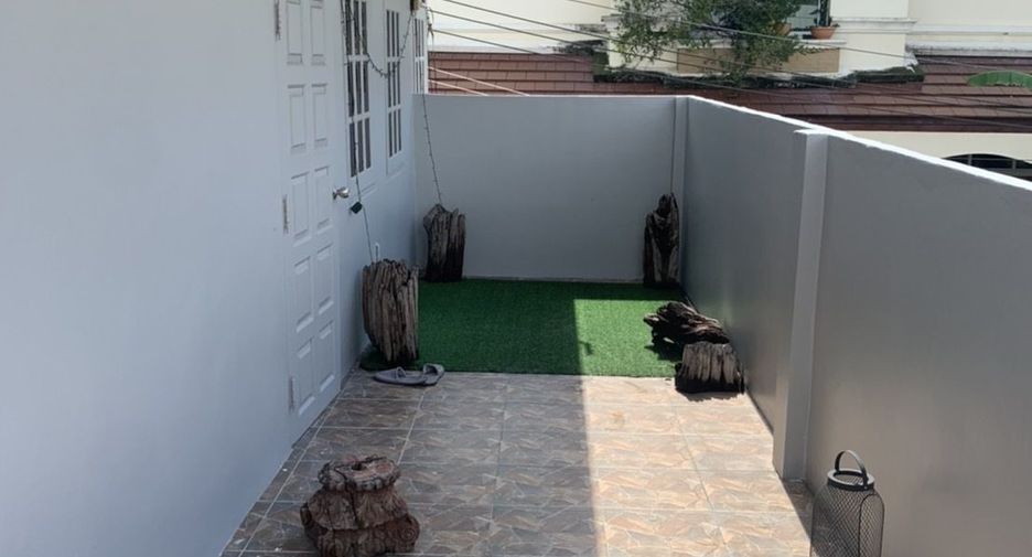 For rent 3 bedrooms house in Khlong Toei, Bangkok