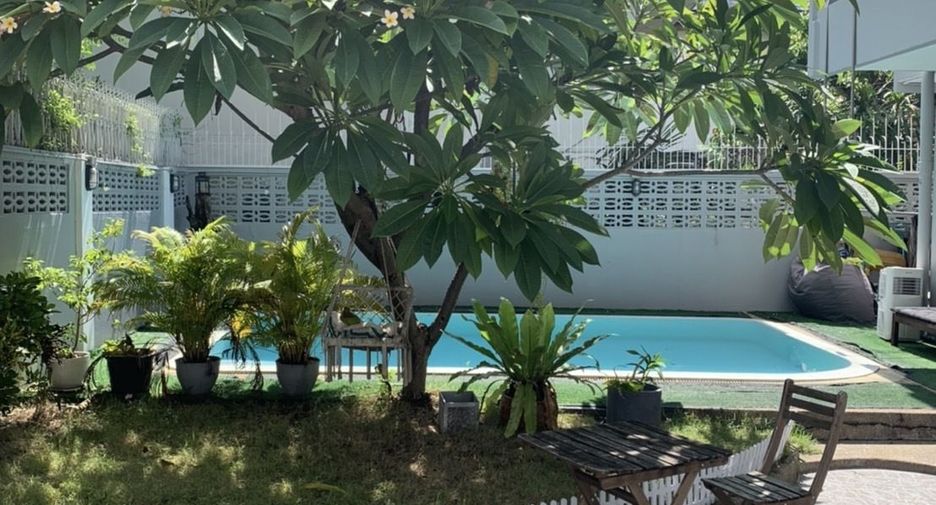 For rent 3 bedrooms house in Khlong Toei, Bangkok