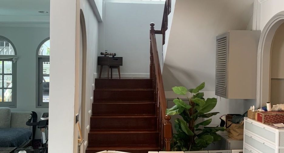 For rent 3 bedrooms house in Khlong Toei, Bangkok