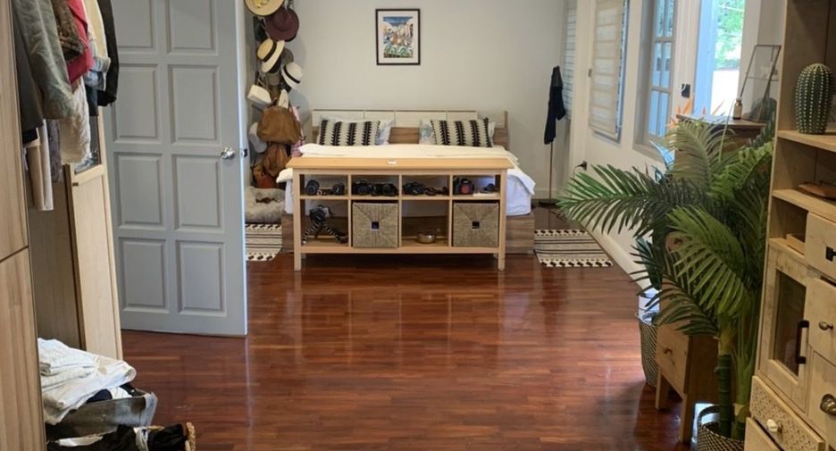 For rent 3 bedrooms house in Khlong Toei, Bangkok