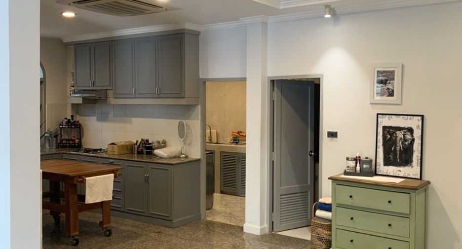 For rent 3 bedrooms house in Khlong Toei, Bangkok