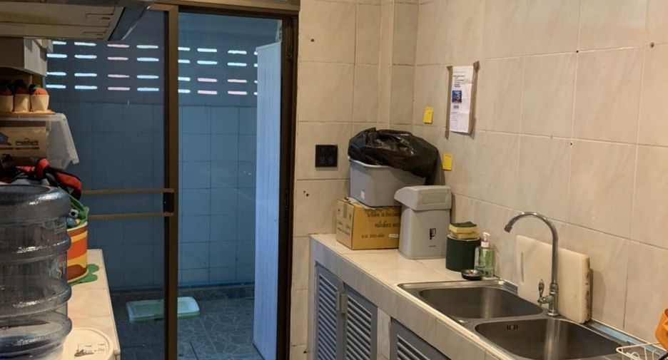 For rent 3 bedrooms house in Khlong Toei, Bangkok