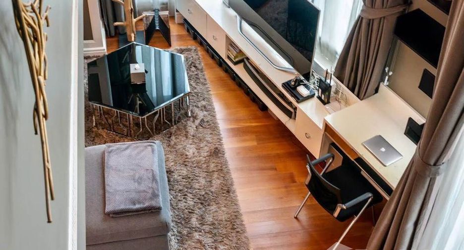For rent 3 bedrooms condo in Khlong Toei, Bangkok