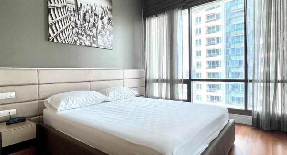 For rent 3 bedrooms condo in Khlong Toei, Bangkok
