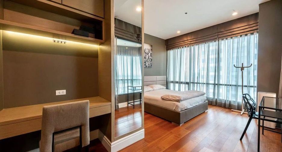 For rent 3 bedrooms condo in Khlong Toei, Bangkok