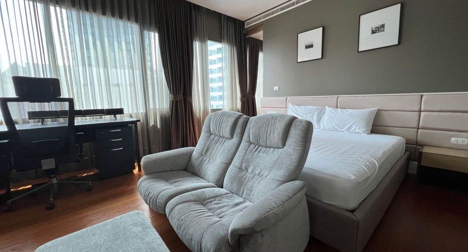 For rent 3 bedrooms condo in Khlong Toei, Bangkok