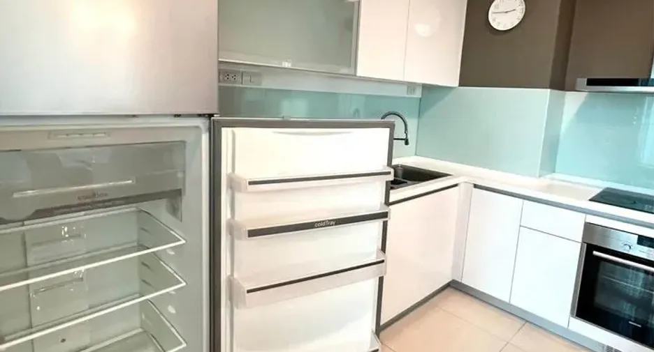 For rent 3 bedrooms condo in Khlong Toei, Bangkok