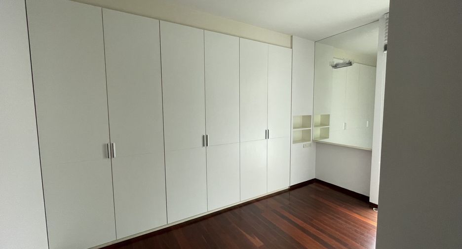 Casa en alquiler de 4 habitaciones en Watthana, Bangkok