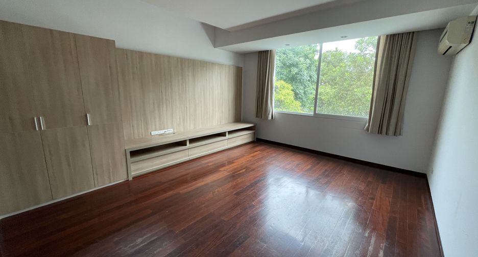 Casa en alquiler de 4 habitaciones en Watthana, Bangkok