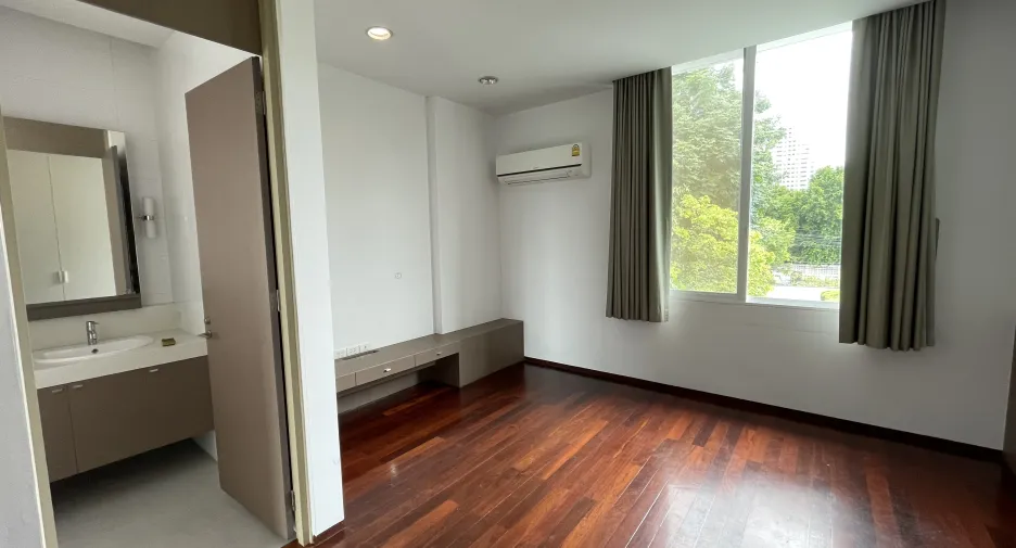 Casa en alquiler de 4 habitaciones en Watthana, Bangkok