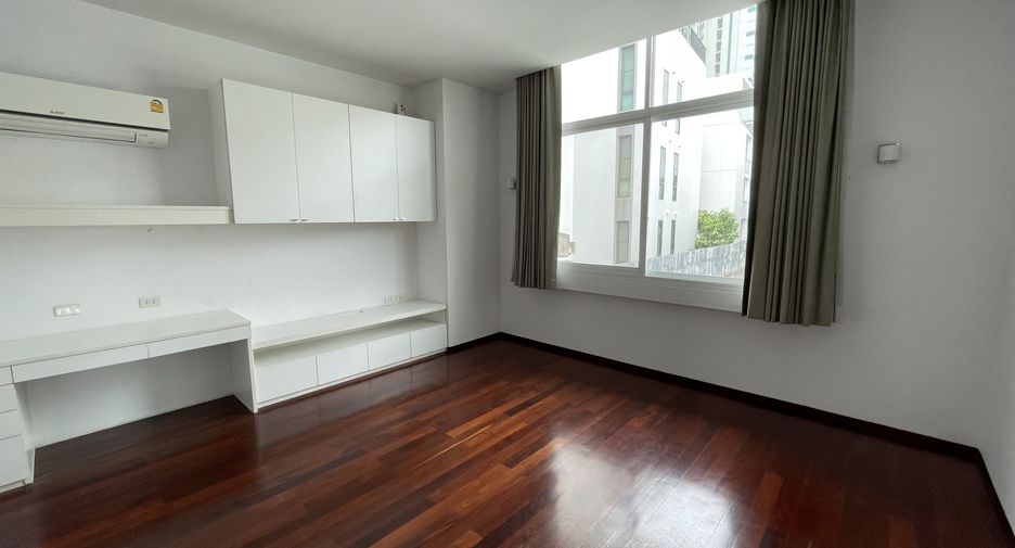 Casa en alquiler de 4 habitaciones en Watthana, Bangkok