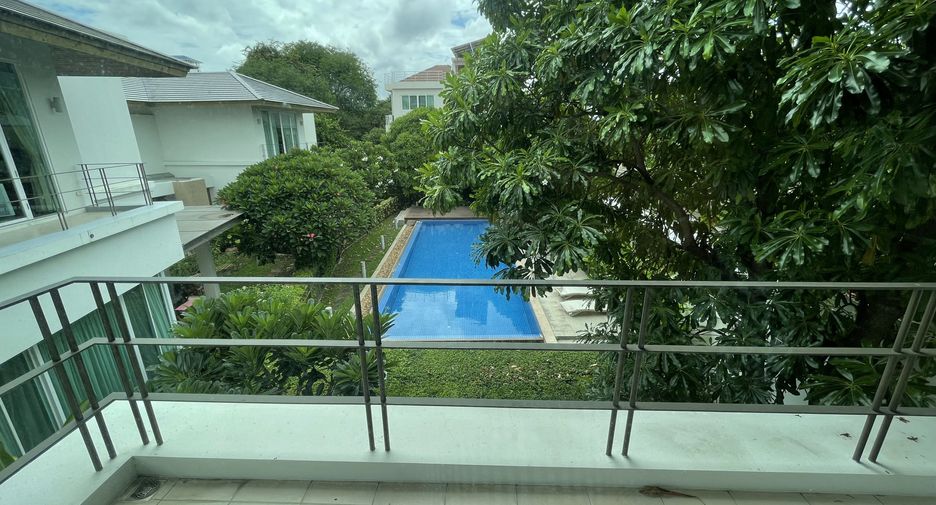 Casa en alquiler de 4 habitaciones en Watthana, Bangkok
