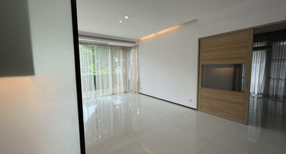 Casa en alquiler de 4 habitaciones en Watthana, Bangkok