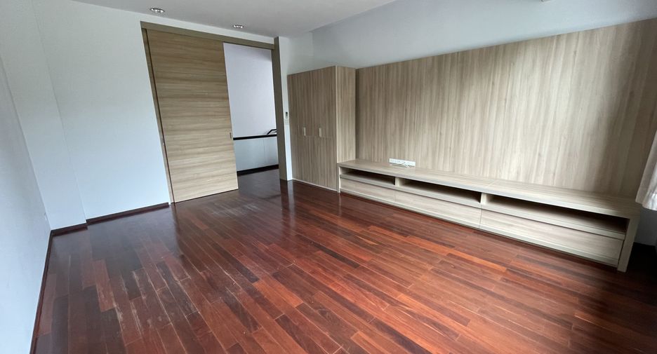 Casa en alquiler de 4 habitaciones en Watthana, Bangkok