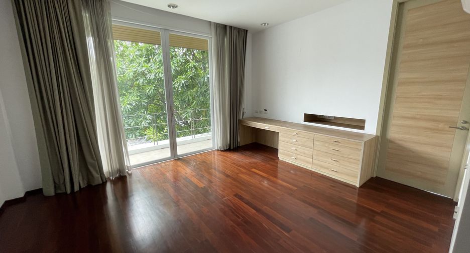 Casa en alquiler de 4 habitaciones en Watthana, Bangkok