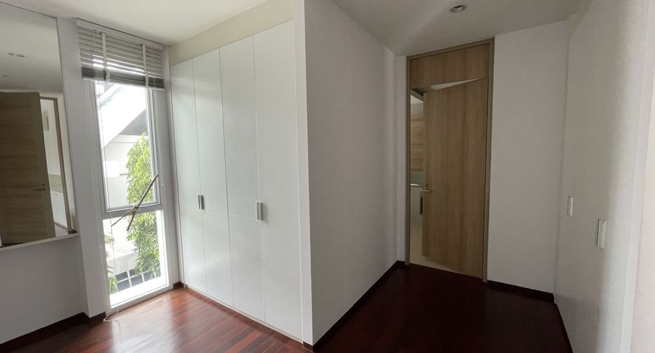 Casa en alquiler de 4 habitaciones en Watthana, Bangkok