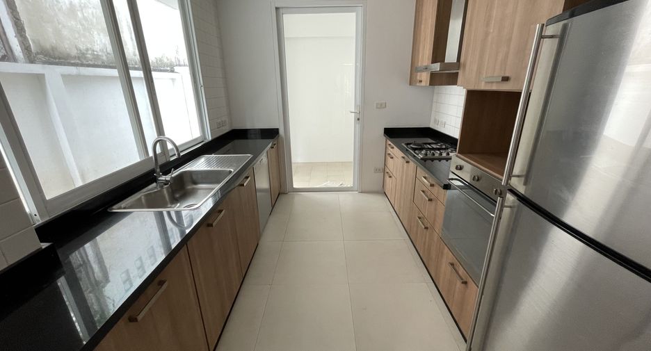 Casa en alquiler de 4 habitaciones en Watthana, Bangkok