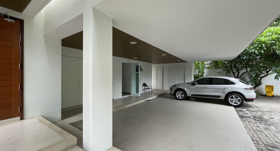 Casa en alquiler de 4 habitaciones en Watthana, Bangkok